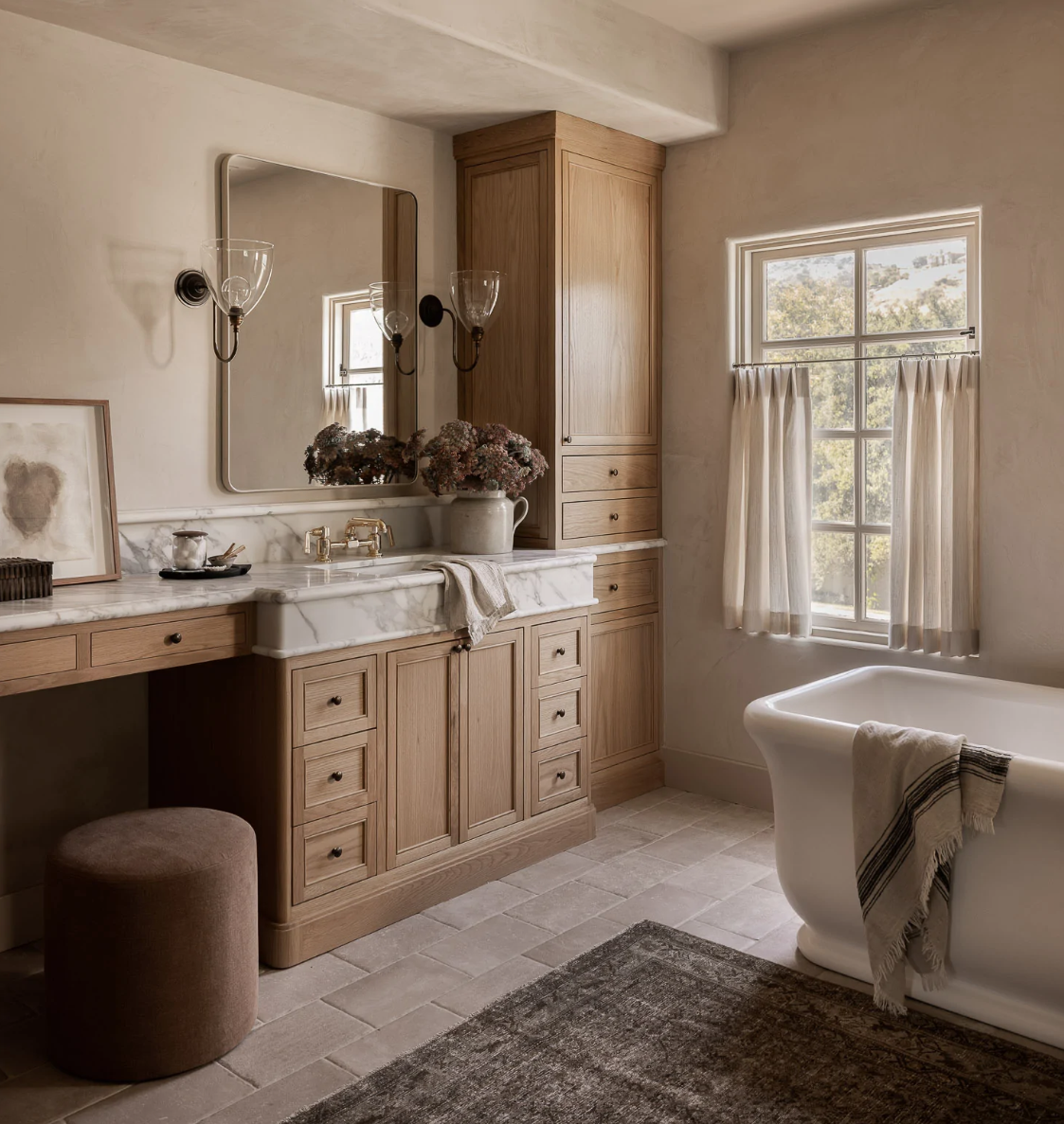 Timeless bathroom with charming cafe curtains Sacramento Interiors